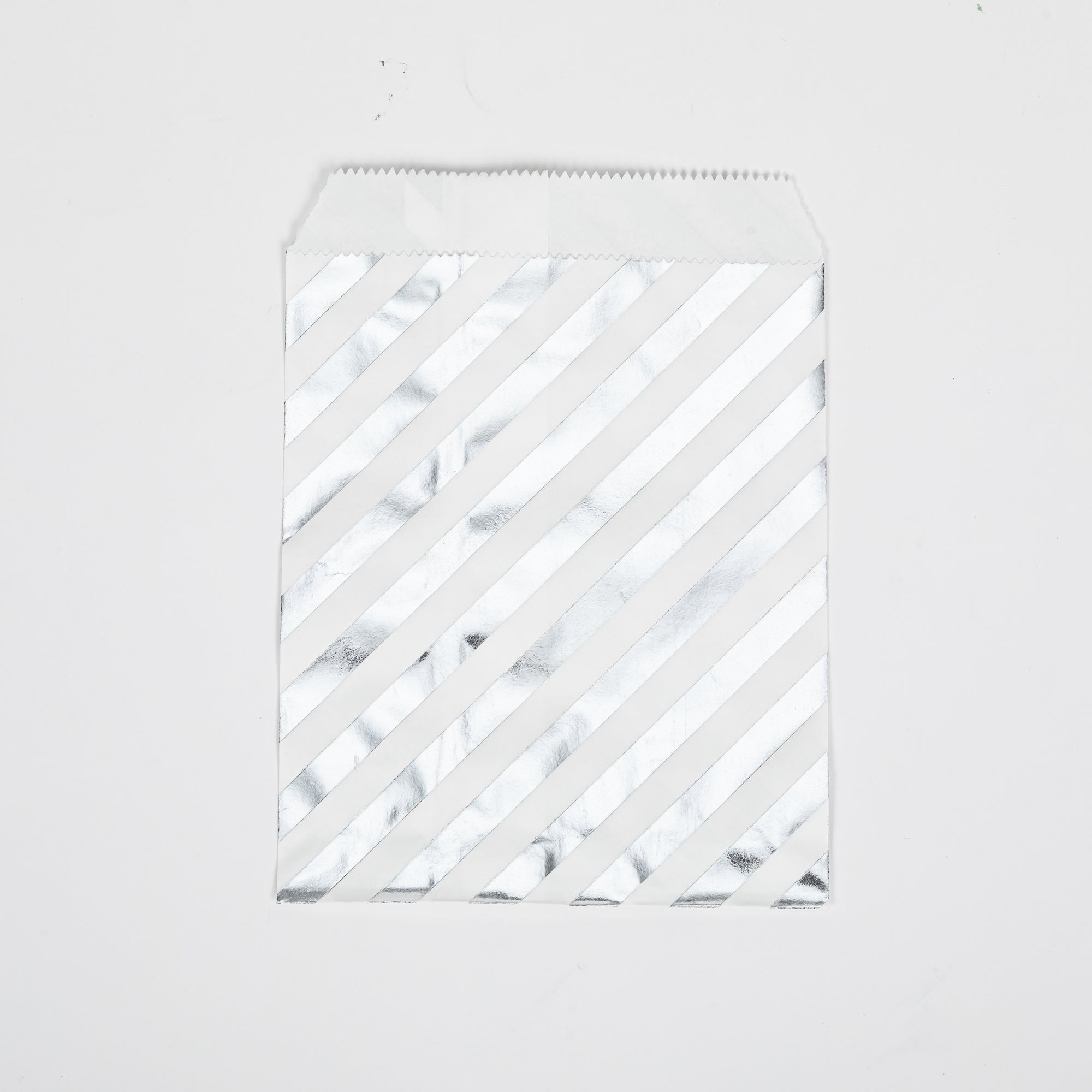 50 stuks Cadeau Papieren Zakjes gestreept kleur Zilver 13cm x 18cm