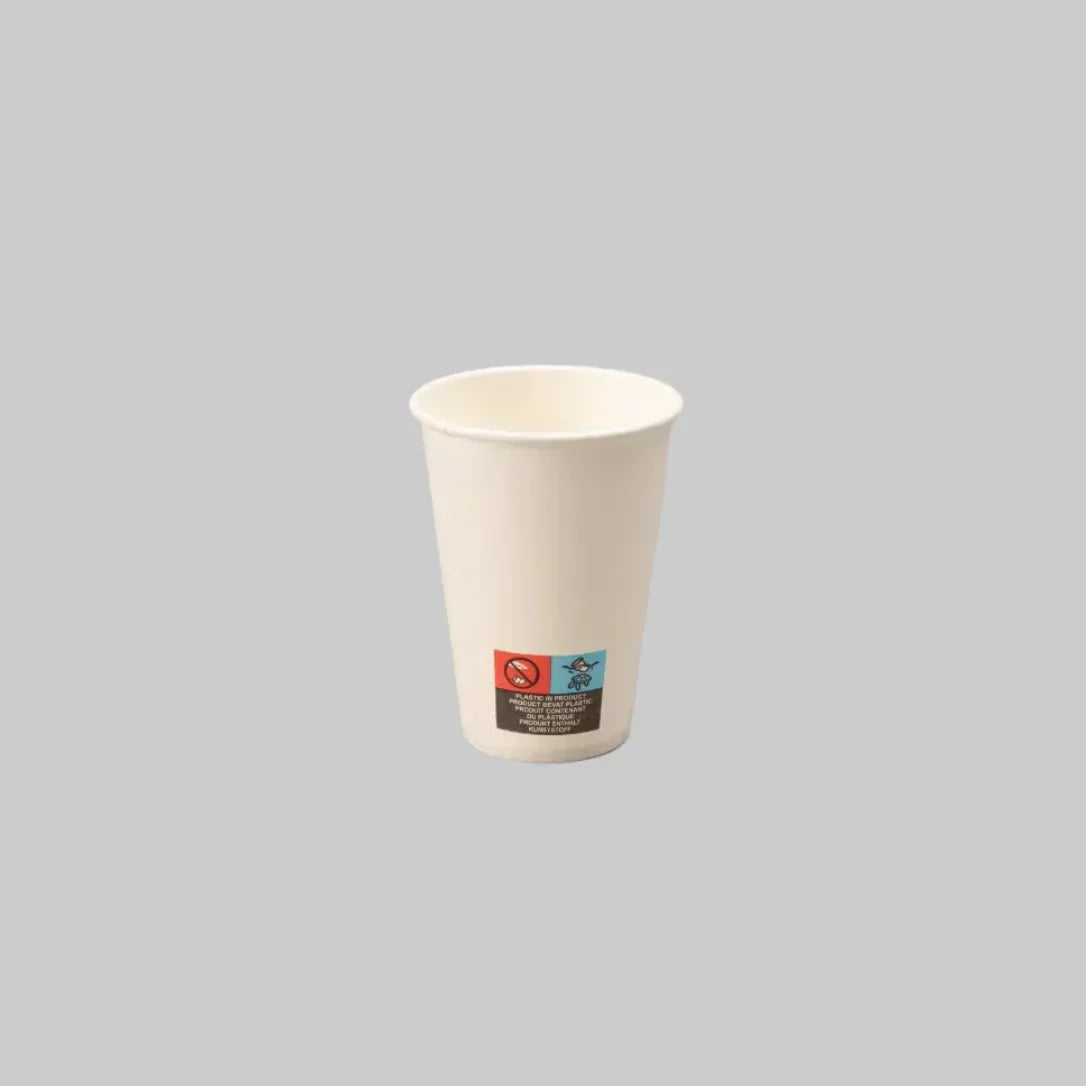 Stapel van witte kartonnen koffiebekers 180cc FSC mix voor warme dranken