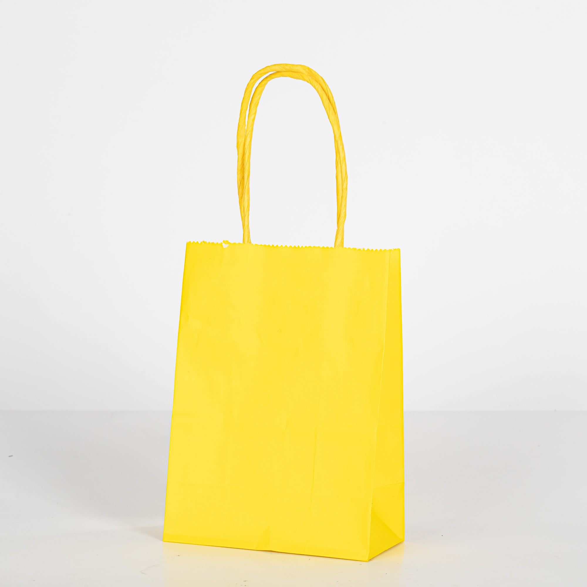 12x Papieren tas gedraaid handvat - 11cm x 15cm x 6cm - Geel