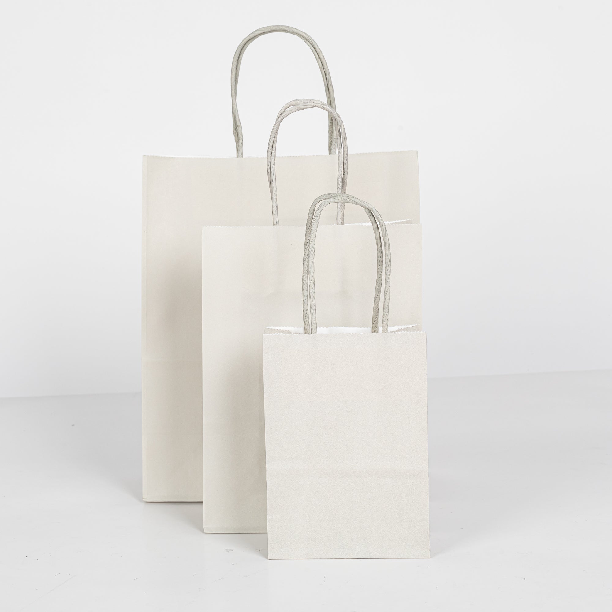 12x Papieren tas gedraaid handvat - 11cm x 15cm x 6cm - off White