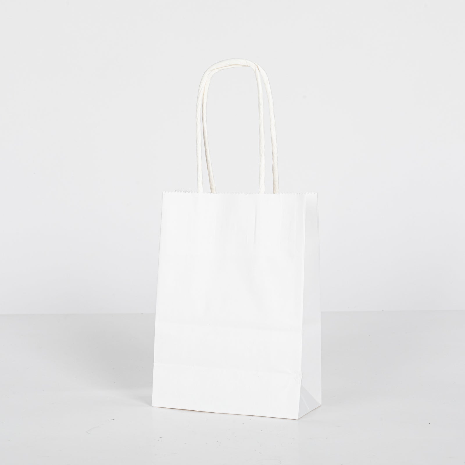 12x Papieren tas gedraaid handvat - 11cm x 15cm x 6cm - Wit