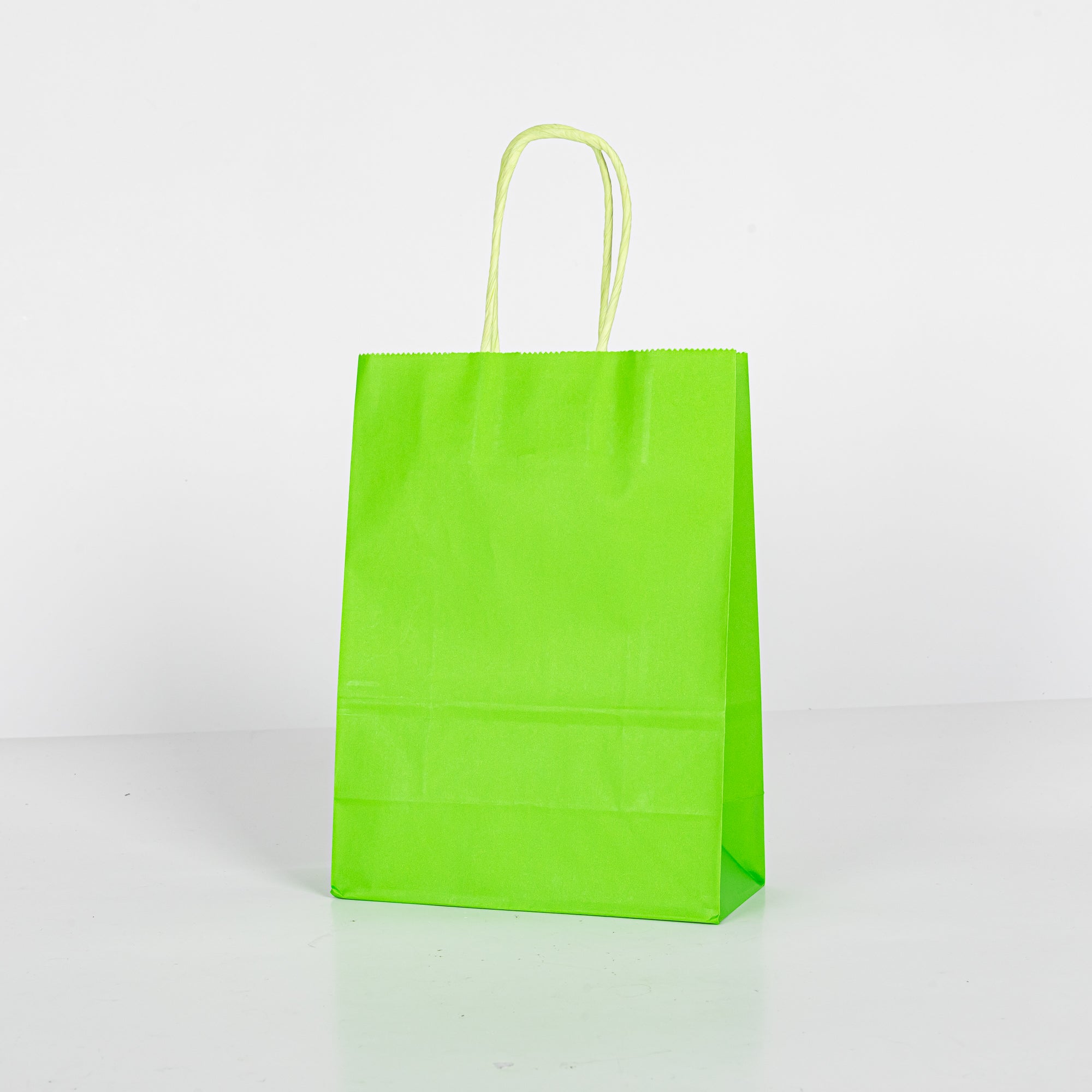 12x Papieren tas gedraaid handvat - 16cm x 22cm x 8cm Fel Groen