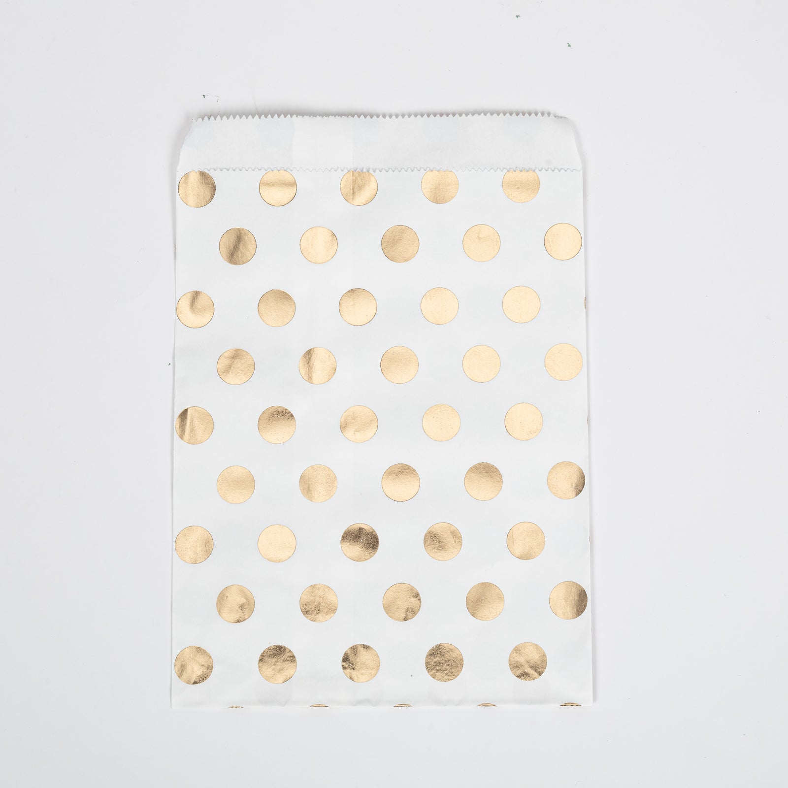 50 stuks Cadeau Papieren Zakjes gestipt kleur Goud 13cm x 18cm