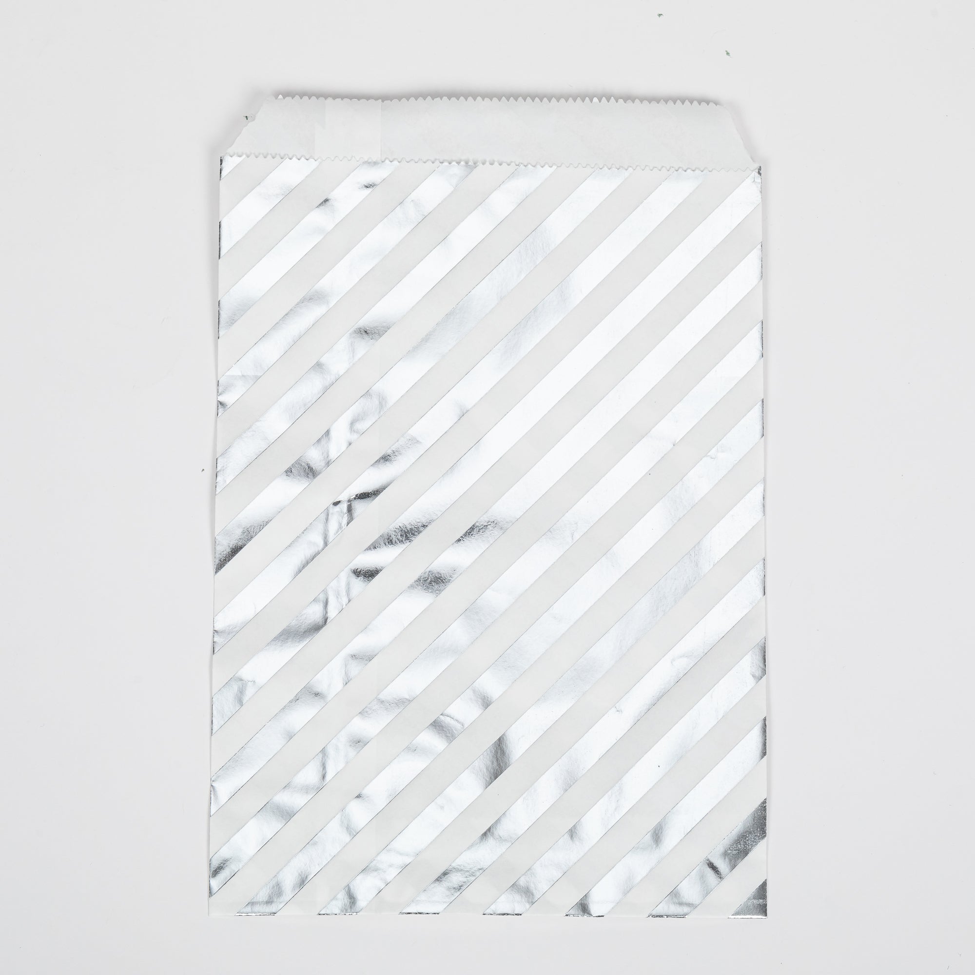 50 stuks Cadeau Papieren Zakjes gestreept kleur Zilver 16cm x 24cm