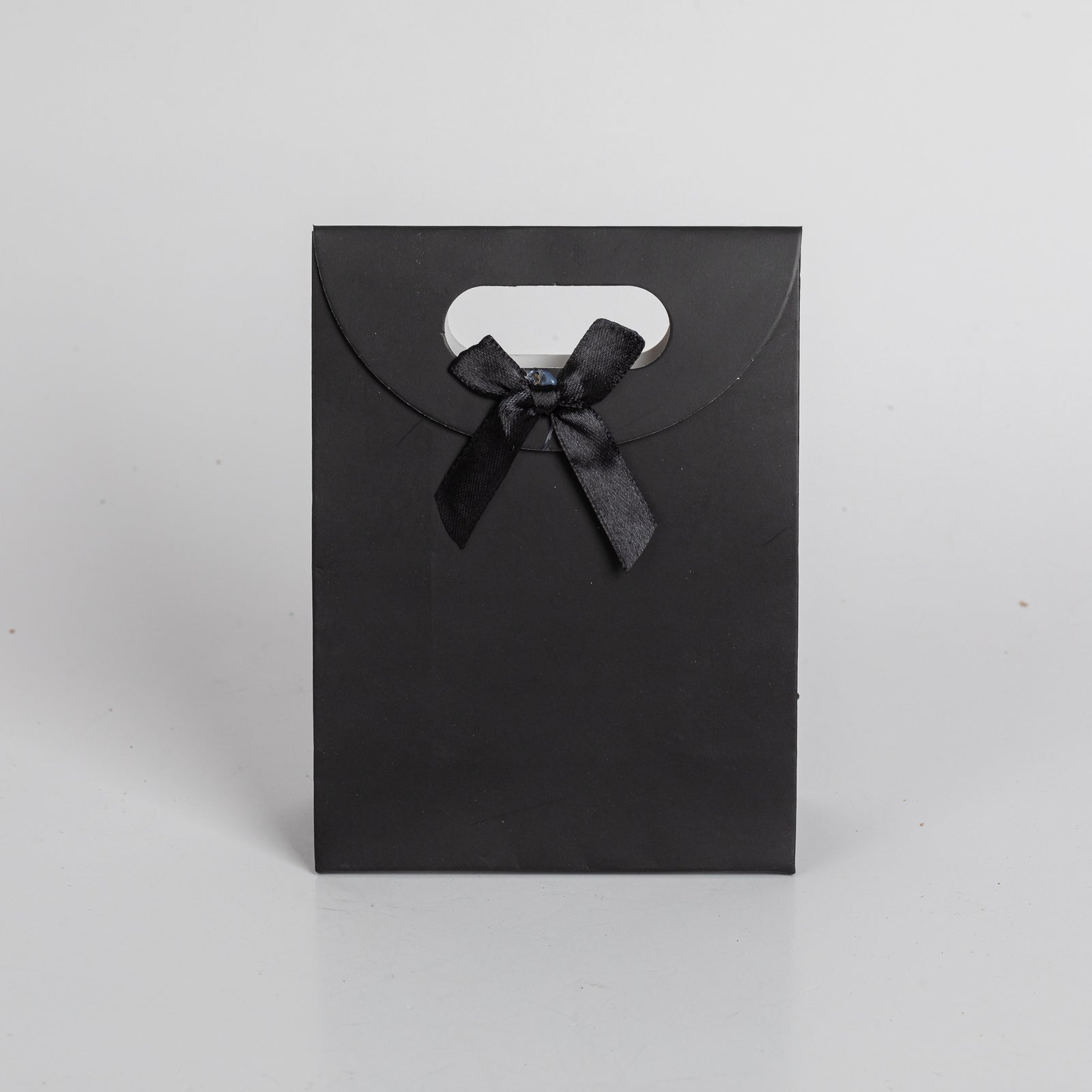 12x Luxury carrier bag with cut-out handle Black 26cm x 19cm x 9cm 