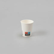 Stapel van witte kartonnen koffiebekers 177cc FSC Mix certificering