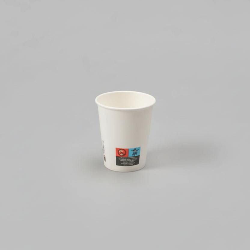 Stapel van witte kartonnen koffiebekers 177cc FSC Mix certificering