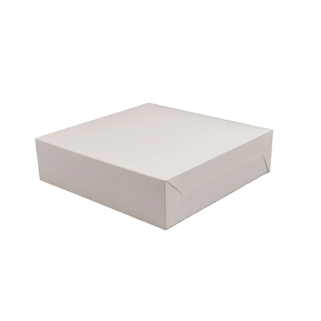 Stapled stack of 50 sturdy recyclable cardboard gebaksdozen boxes 30x30x8cm for cake packaging